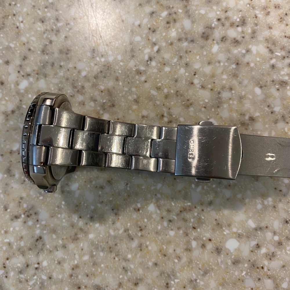 Guess Watch - Picture 2 of 4
